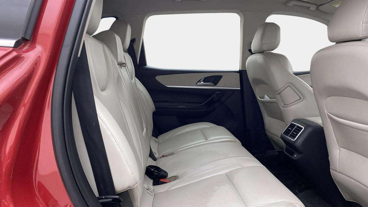 2021 Mahindra XUV700 AX 7 LUXURY P AT 7 STR, Petrol, Automatic, 46,197 km, Right Side Rear Door Cabin