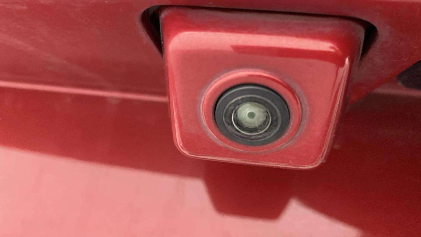 2021 Mahindra XUV700 AX 7 LUXURY P AT 7 STR, Petrol, Automatic, 46,197 km, Parking Camera