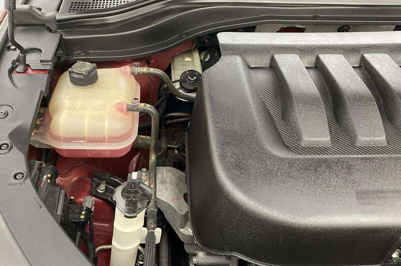2021 Mahindra XUV700 AX 7 LUXURY P AT 7 STR, Petrol, Automatic, 46,197 km, Engine View - Right