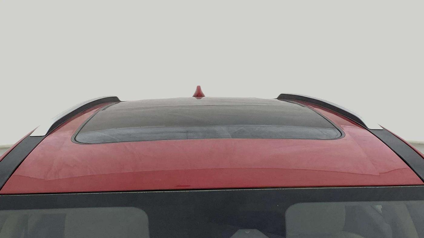 2021 Mahindra XUV700 AX 7 LUXURY P AT 7 STR, Petrol, Automatic, 46,197 km, Moonroof/ Sunroof