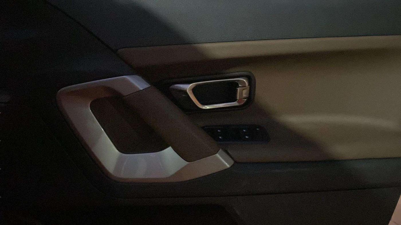 2021 Tata Harrier XZA 2.0L, Diesel, Automatic, 57,889 km, Driver Side Door Panels Control
