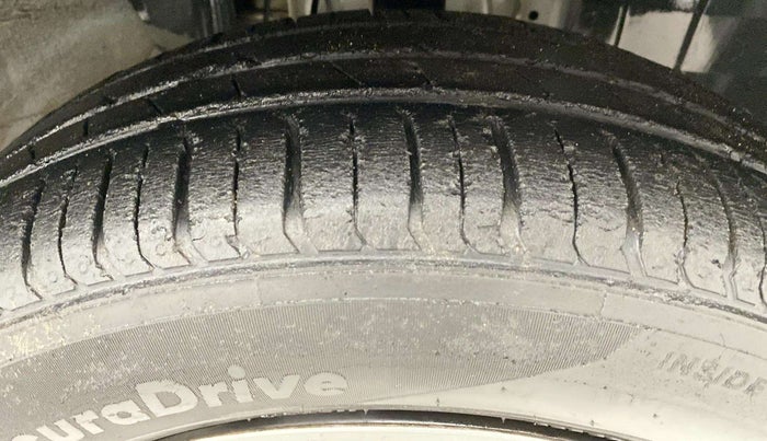 2019 Renault TRIBER RXZ, CNG, Manual, 60,779 km, Right Front Tyre Tread