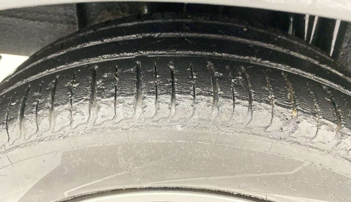 2019 Renault TRIBER RXZ, CNG, Manual, 60,779 km, Right Rear Tyre Tread