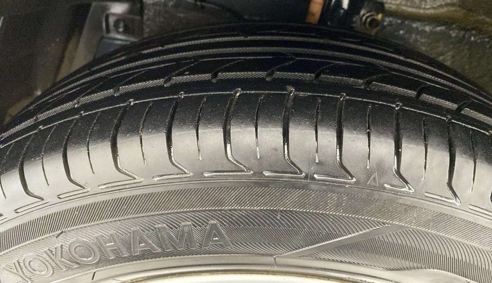 2018 Maruti Ciaz ZETA 1.4  MT PETROL, Petrol, Manual, 43,529 km, Left Front Tyre Tread