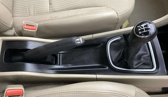 2018 Maruti Ciaz ZETA 1.4  MT PETROL, Petrol, Manual, 43,529 km, Gear Lever