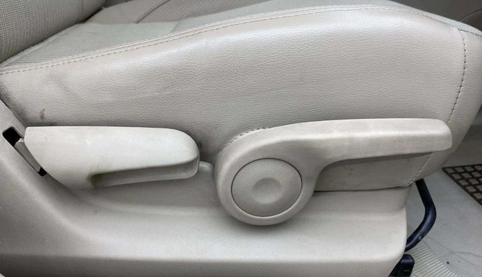 2018 Maruti Ciaz ZETA 1.4  MT PETROL, Petrol, Manual, 43,529 km, Driver Side Adjustment Panel