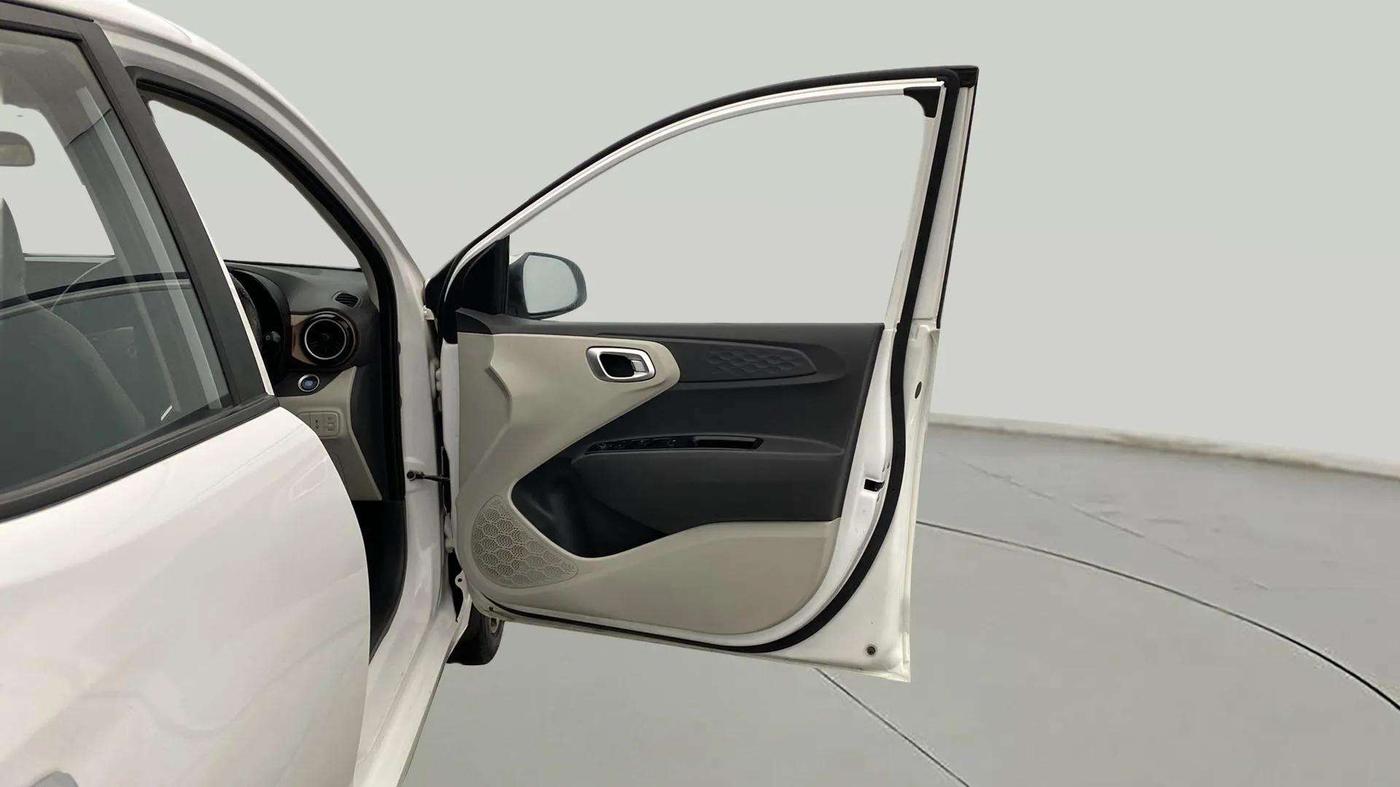 2023 Hyundai AURA SX 1.2 CNG, CNG, Manual, 42,558 km, RHS Front Door