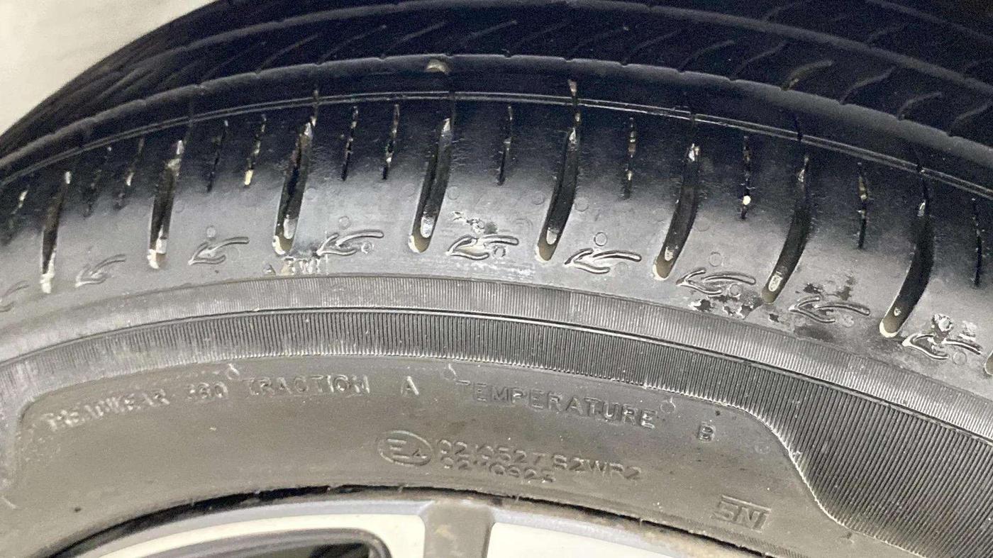 2023 Hyundai AURA SX 1.2 CNG, CNG, Manual, 42,558 km, Left Front Tyre Tread