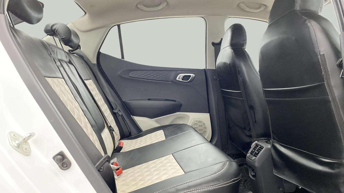 2023 Hyundai AURA SX 1.2 CNG, CNG, Manual, 42,558 km, Right Side Rear Door Cabin