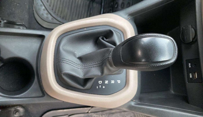 2018 Hyundai Grand i10 MAGNA AT 1.2 KAPPA VTVT, Petrol, Automatic, 49,199 km, Gear Lever