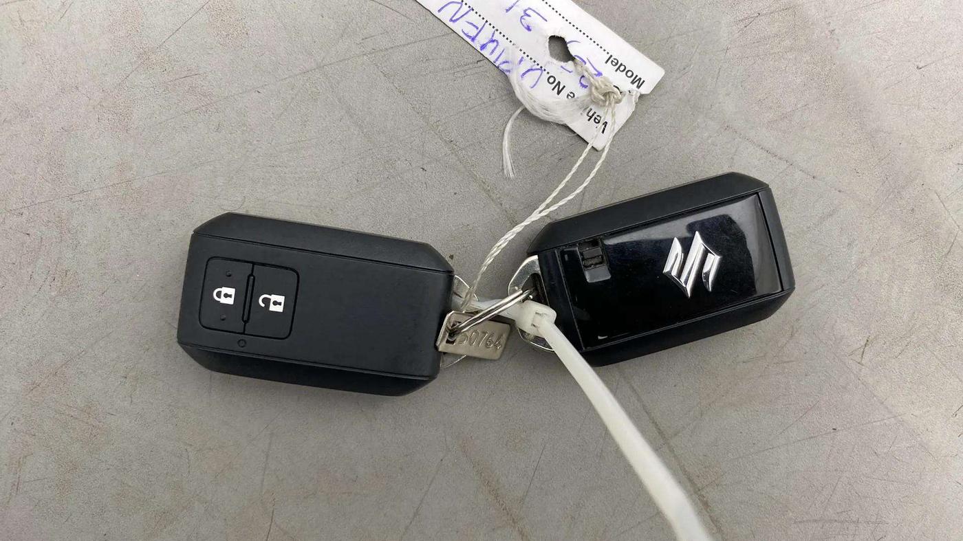 2023 Maruti Grand Vitara DELTA SMART HYBRID, Petrol, Manual, 33,181 km, Key Close Up