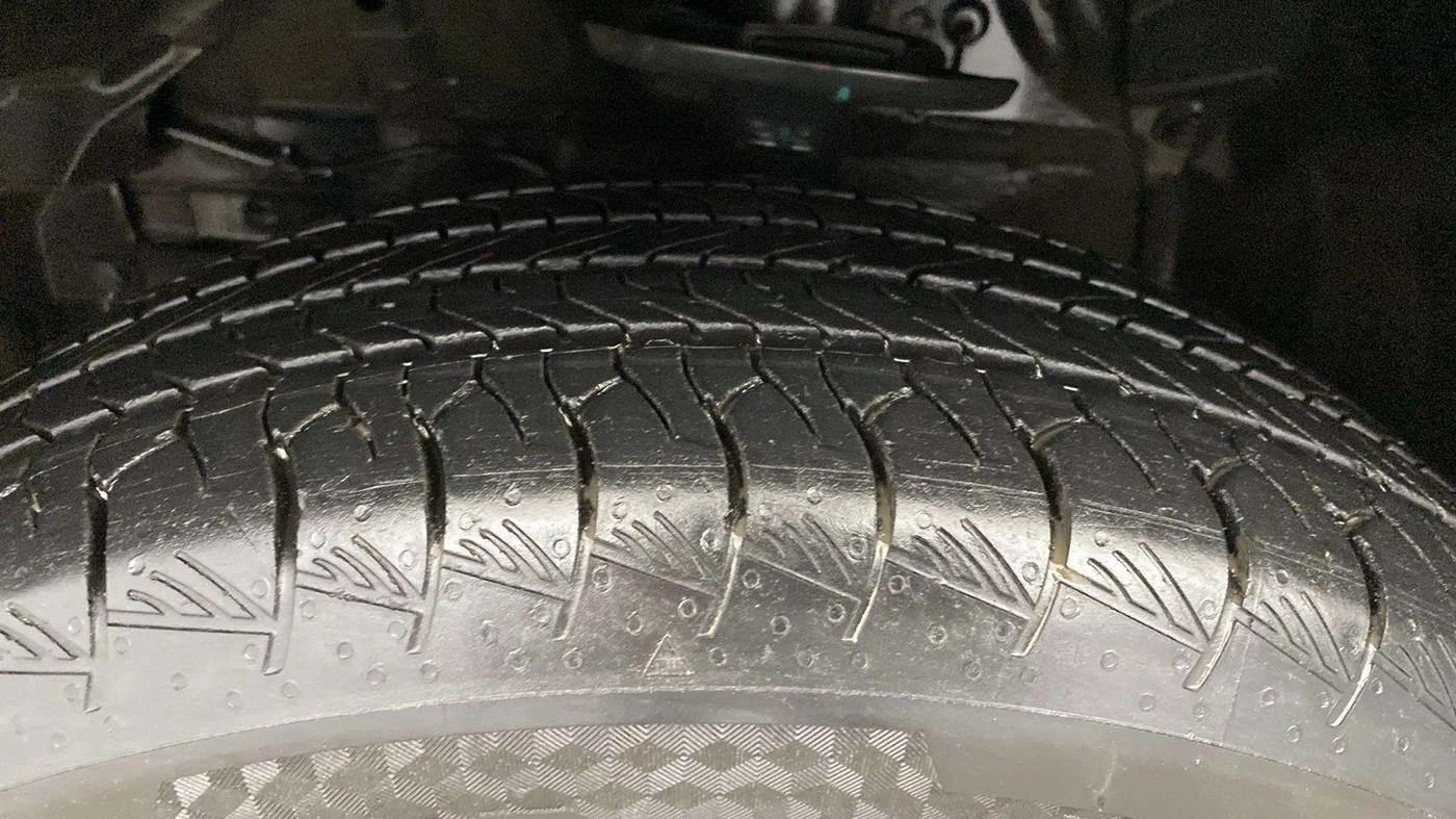 2023 Maruti Grand Vitara DELTA SMART HYBRID, Petrol, Manual, 33,181 km, Left Front Tyre Tread
