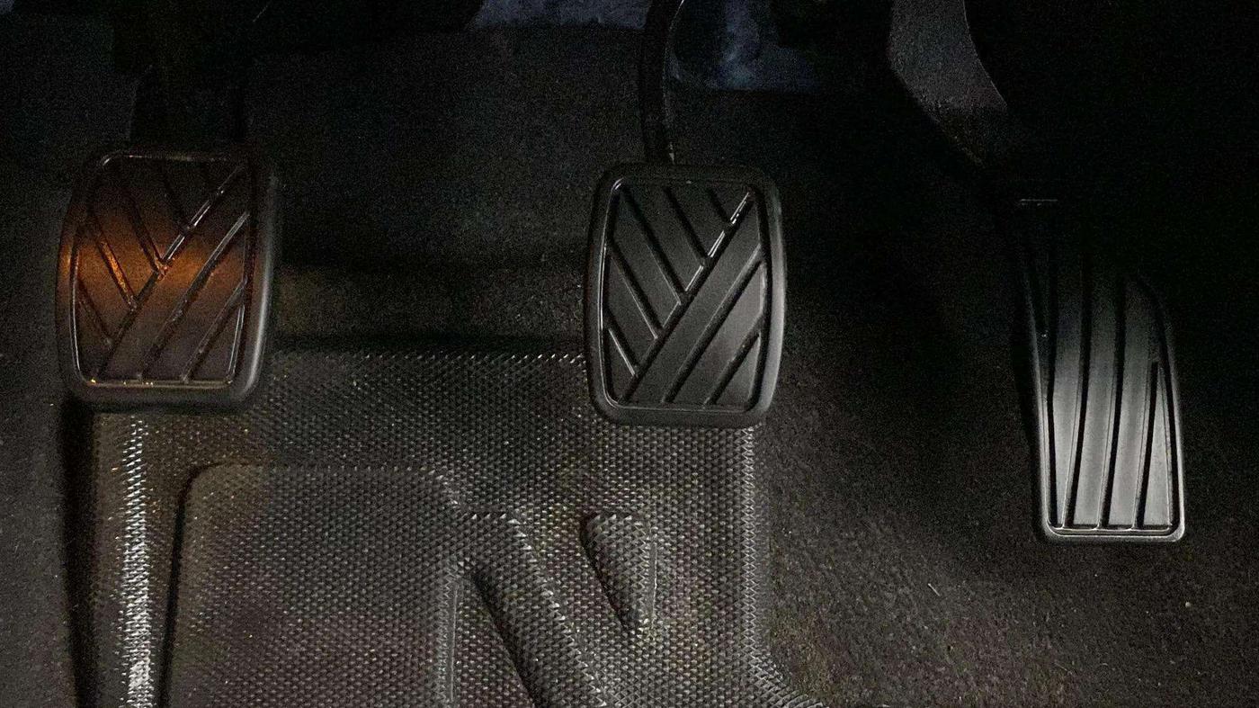 2023 Maruti Grand Vitara DELTA SMART HYBRID, Petrol, Manual, 33,181 km, Pedals