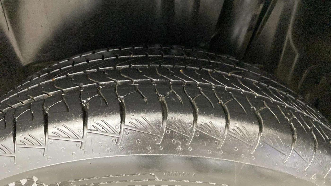 2023 Maruti Grand Vitara DELTA SMART HYBRID, Petrol, Manual, 33,181 km, Left Rear Tyre Tread