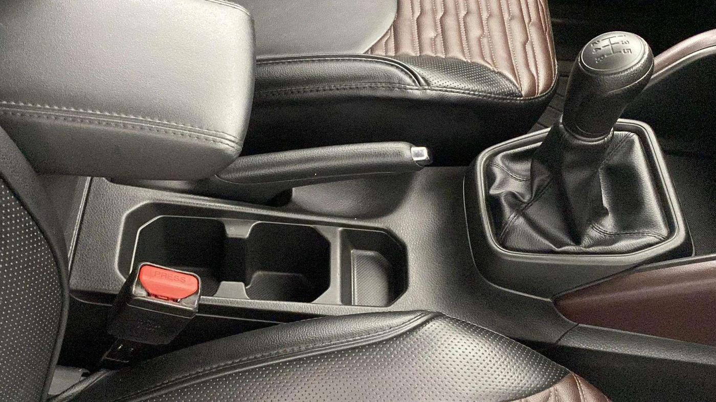 2023 Maruti Grand Vitara DELTA SMART HYBRID, Petrol, Manual, 33,181 km, Gear Lever