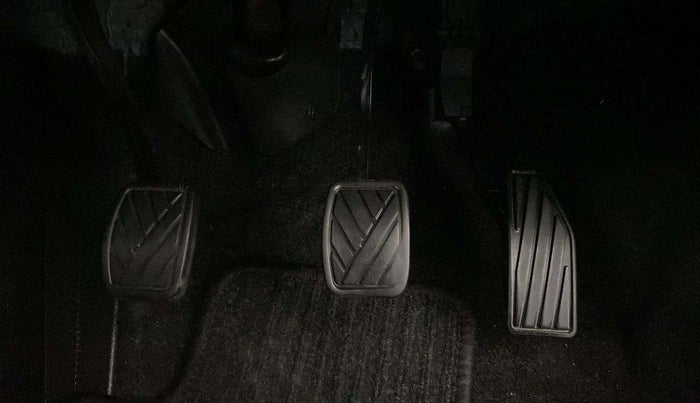 2017 Maruti Baleno DELTA PETROL 1.2, Petrol, Manual, 80,197 km, Pedals