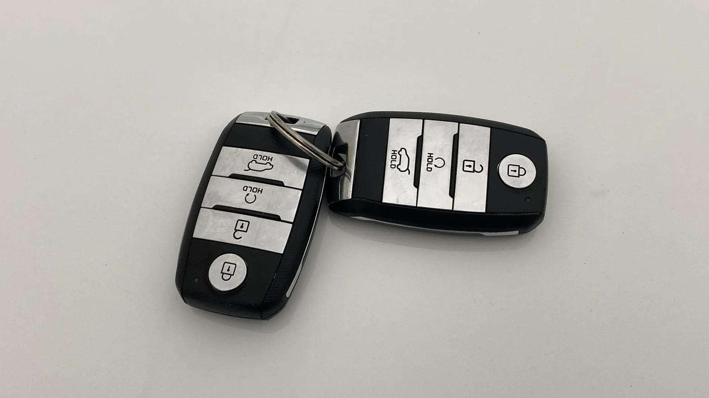 2020 KIA SONET HTX 1.0 IMT, Petrol, Manual, 88,669 km, Key Close Up