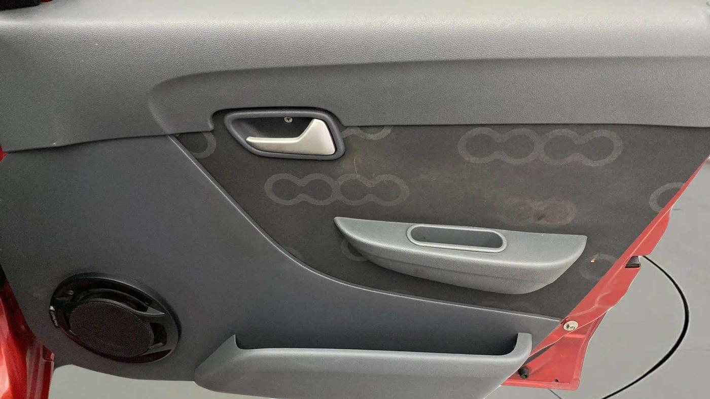 2015 Maruti Alto 800 LXI, Petrol, Manual, 70,835 km, Driver Side Door Panels Control