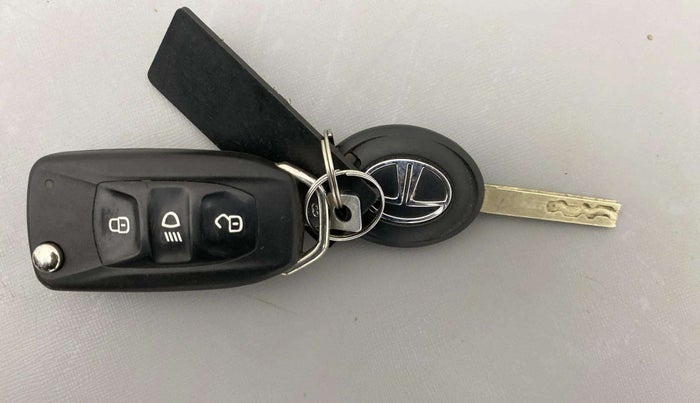 2020 Tata NEXON XZ PETROL, Petrol, Manual, 58,449 km, Key Close Up