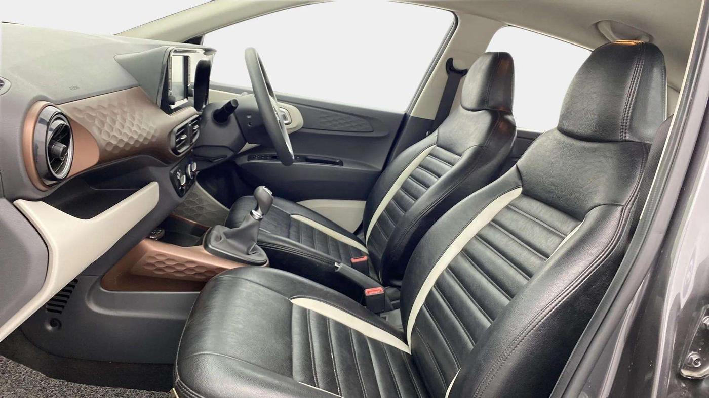 2023 Hyundai AURA SX 1.2, Petrol, Manual, 22,285 km, Right Side Front Door Cabin