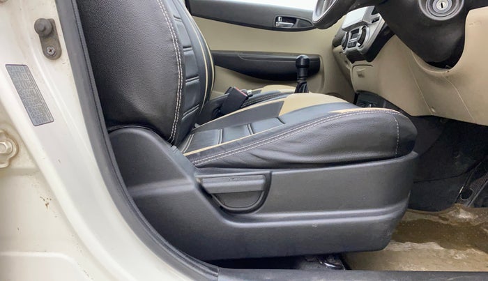 2013 Hyundai i20 MAGNA 1.2, Petrol, Manual, 74,970 km, Driver Side Adjustment Panel