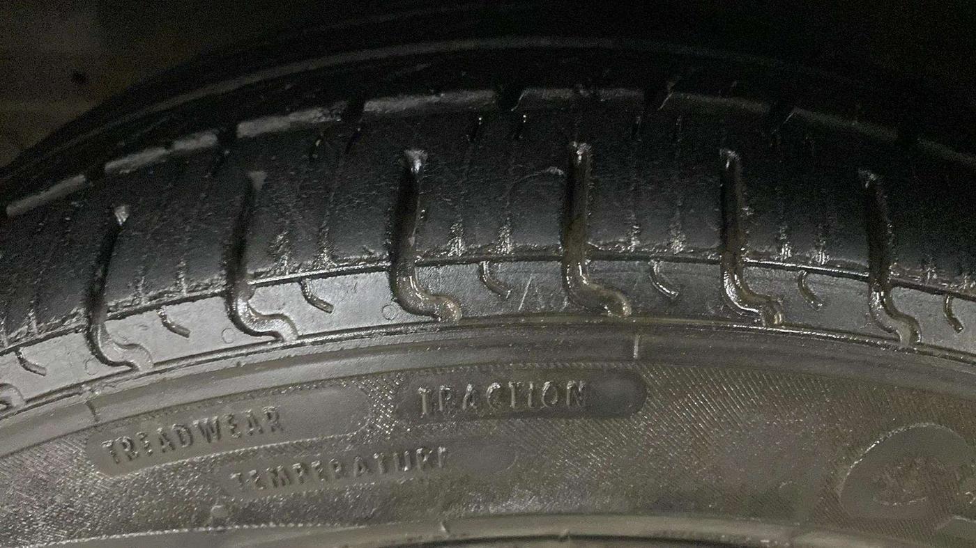 2017 Hyundai Grand i10 SPORTZ (O) AT 1.2 KAPPA VTVT, Petrol, Automatic, 46,600 km, Left Front Tyre Tread