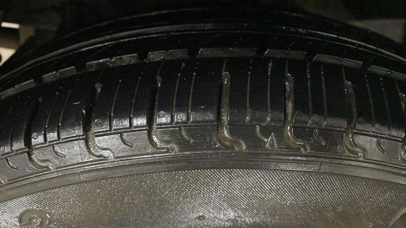 2017 Hyundai Grand i10 SPORTZ (O) AT 1.2 KAPPA VTVT, Petrol, Automatic, 46,600 km, Right Rear Tyre Tread