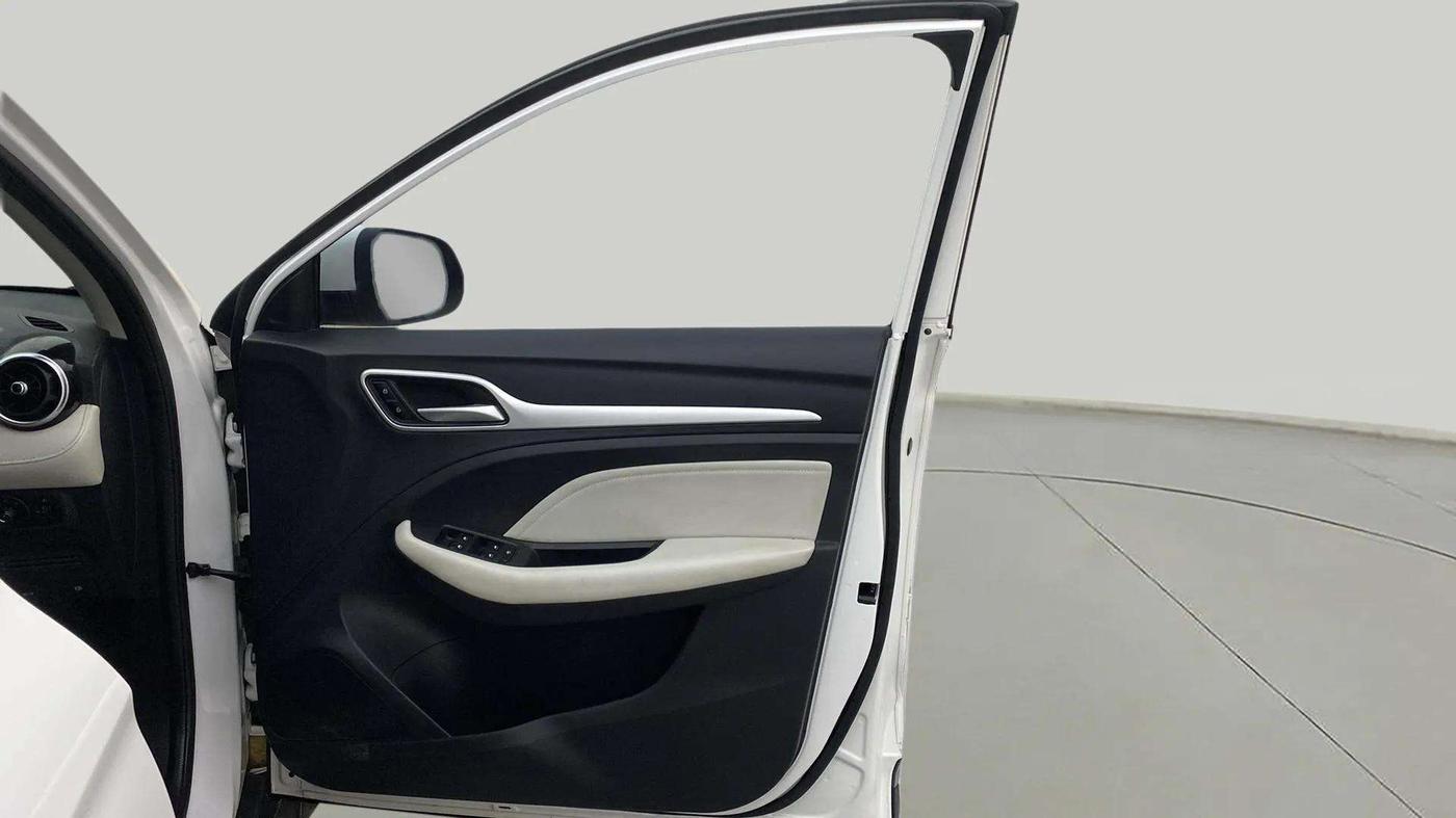 2024 MG ASTOR Sprint 1.5 MT (Ivory), Petrol, Manual, 13,068 km, RHS Front Door
