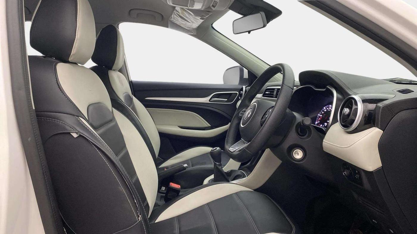 2024 MG ASTOR Sprint 1.5 MT (Ivory), Petrol, Manual, 13,068 km, Right Side Front Door Cabin