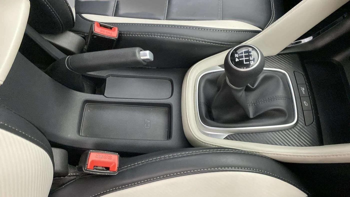 2024 MG ASTOR Sprint 1.5 MT (Ivory), Petrol, Manual, 13,068 km, Gear Lever