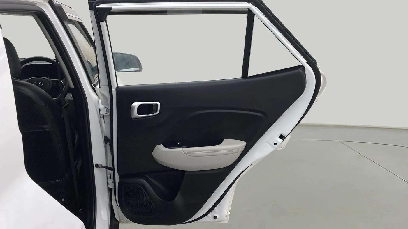 2024 Hyundai VENUE SX (O) MT 1.0 Turbo, Petrol, Manual, 21,747 km, RHS Rear Door