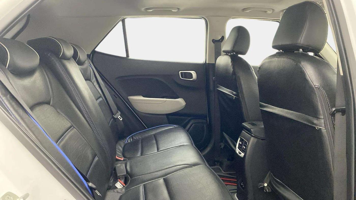 2024 Hyundai VENUE SX (O) MT 1.0 Turbo, Petrol, Manual, 21,747 km, Right Side Rear Door Cabin
