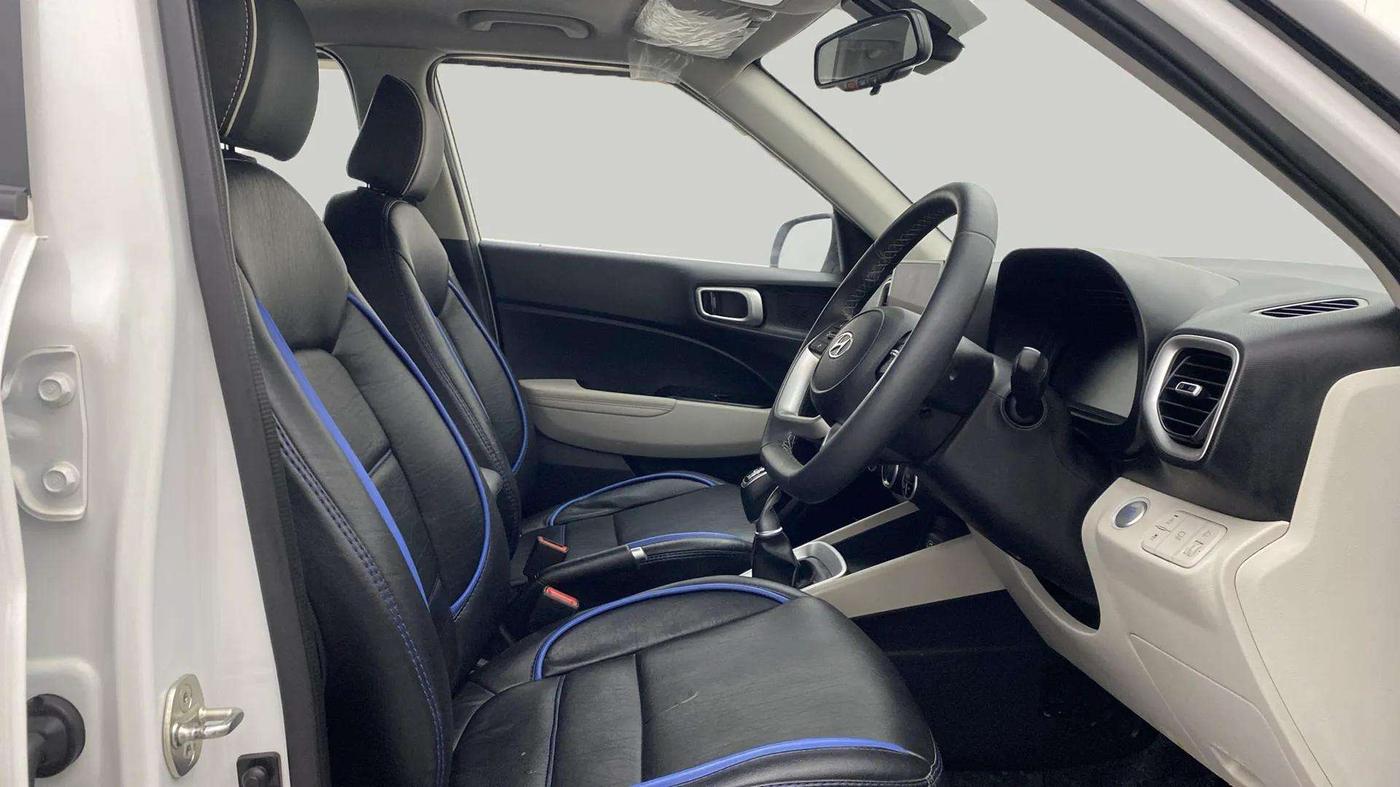2024 Hyundai VENUE SX (O) MT 1.0 Turbo, Petrol, Manual, 21,747 km, Right Side Front Door Cabin