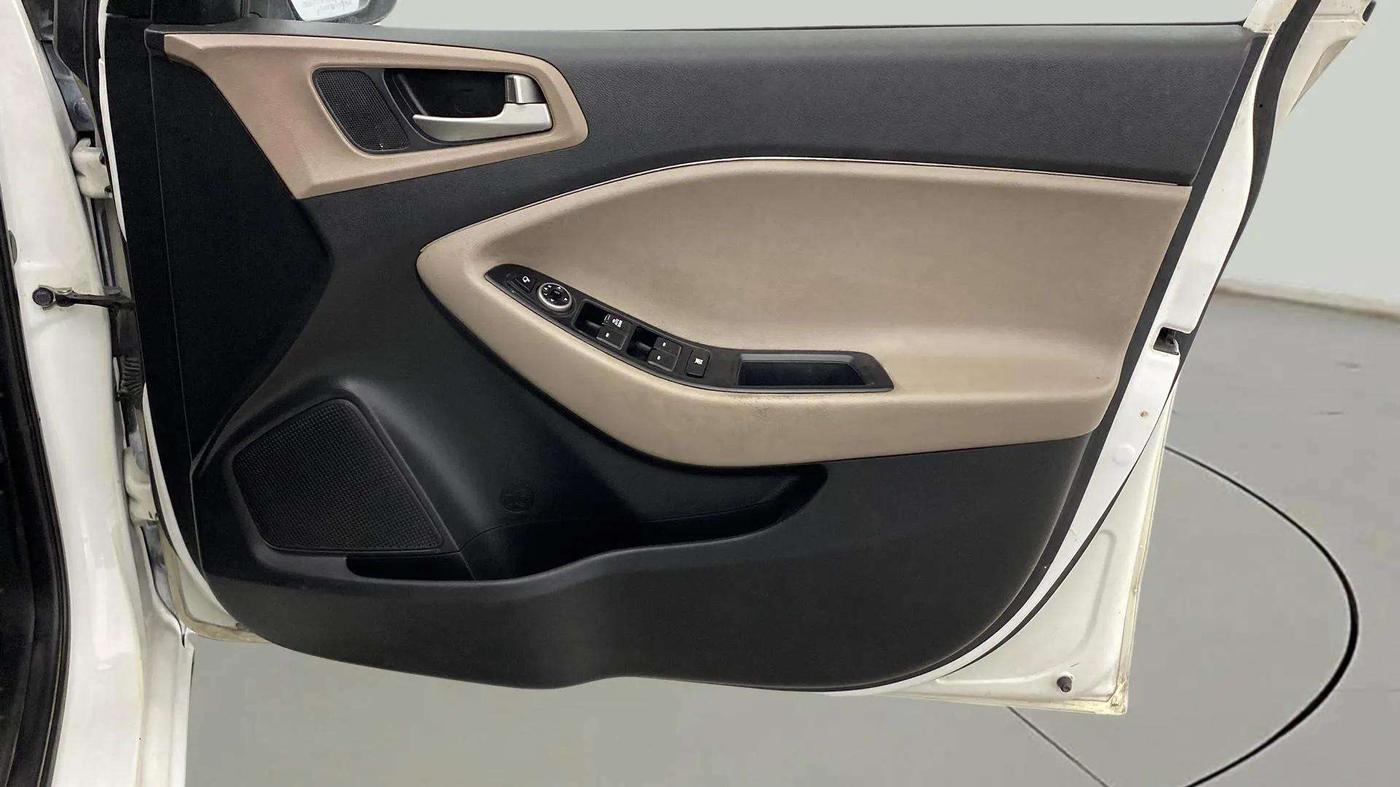 2020 Hyundai Elite i20 SPORTZ PLUS 1.2, Petrol, Manual, 94,075 km, Driver Side Door Panels Control
