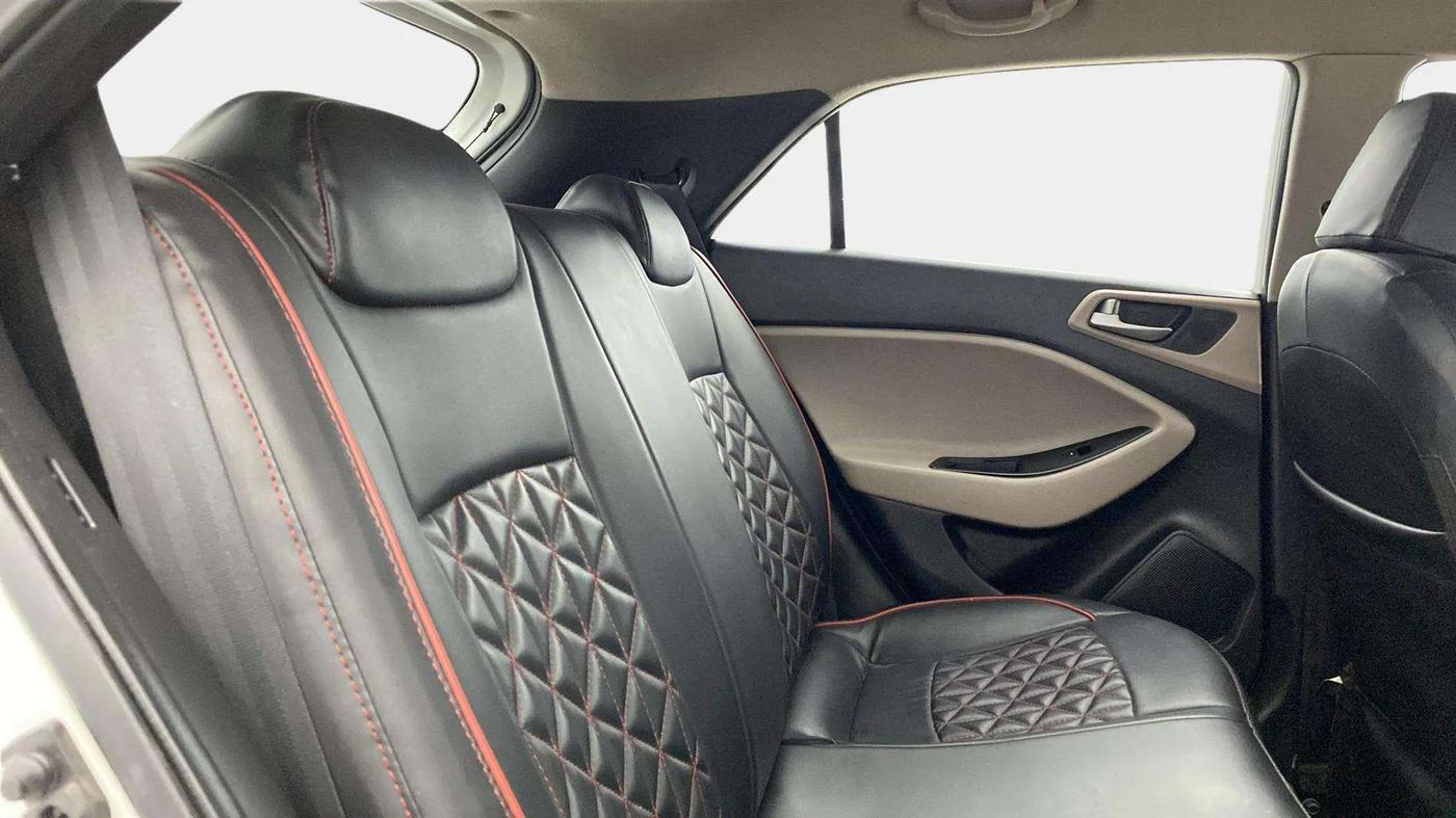 2020 Hyundai Elite i20 SPORTZ PLUS 1.2, Petrol, Manual, 94,075 km, Right Side Rear Door Cabin