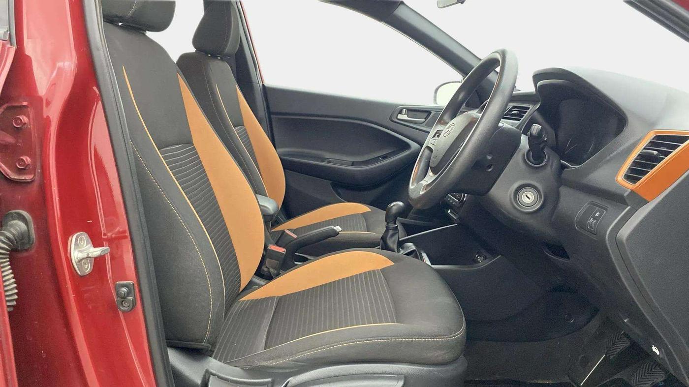 2017 Hyundai Elite i20 ASTA 1.2 DUAL TONE, Petrol, Manual, 42,975 km, Right Side Front Door Cabin