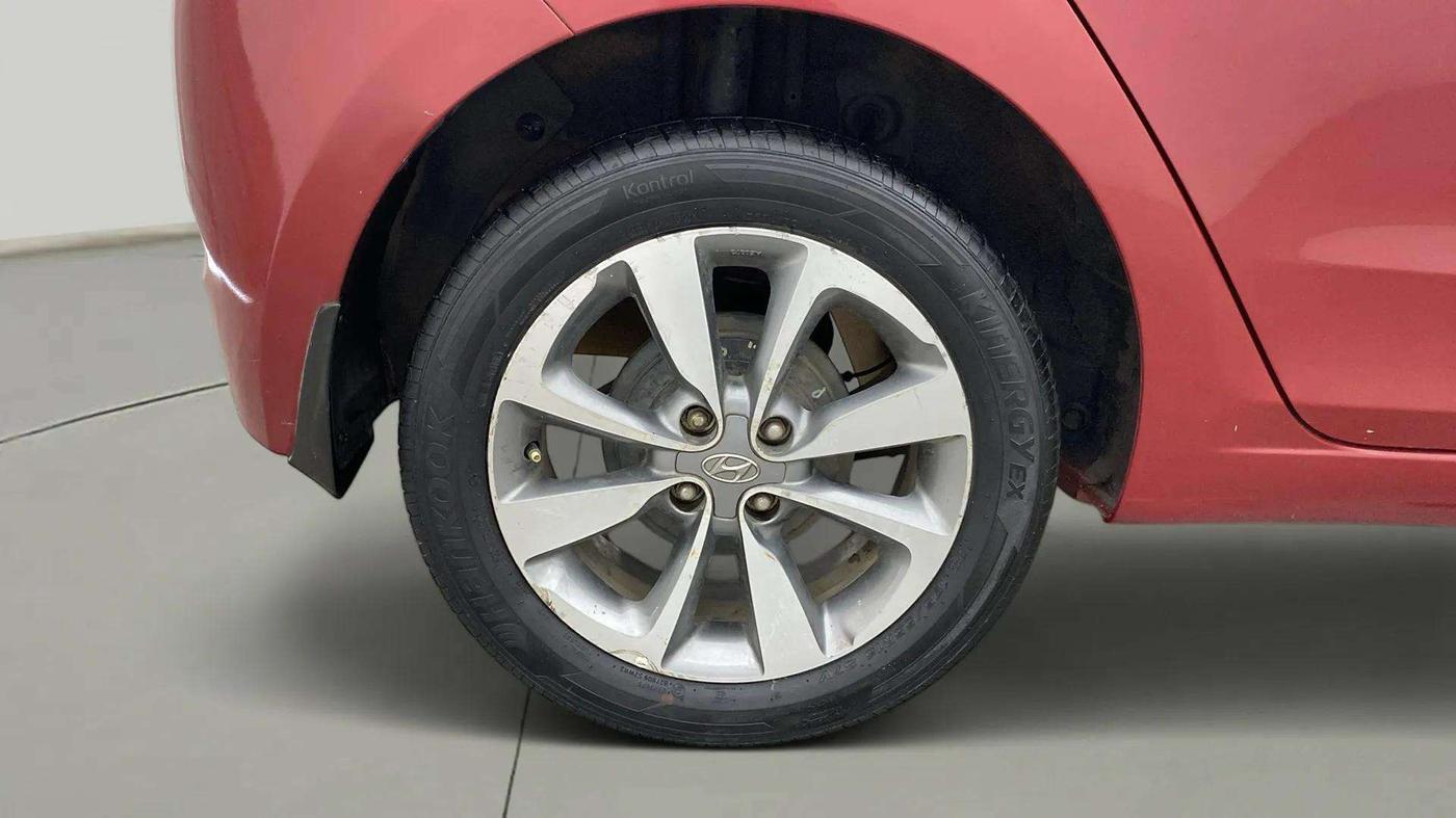 2017 Hyundai Elite i20 ASTA 1.2 DUAL TONE, Petrol, Manual, 42,975 km, Right Rear Wheel