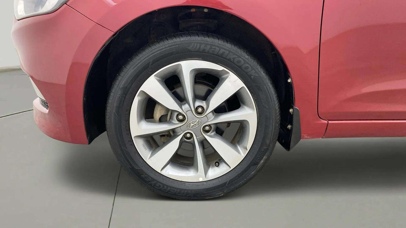 2017 Hyundai Elite i20 ASTA 1.2 DUAL TONE, Petrol, Manual, 42,975 km, Left Front Wheel
