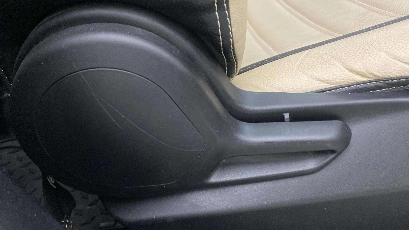 2020 Tata NEXON XZ PETROL, Petrol, Manual, 95,121 km, Driver Side Adjustment Panel