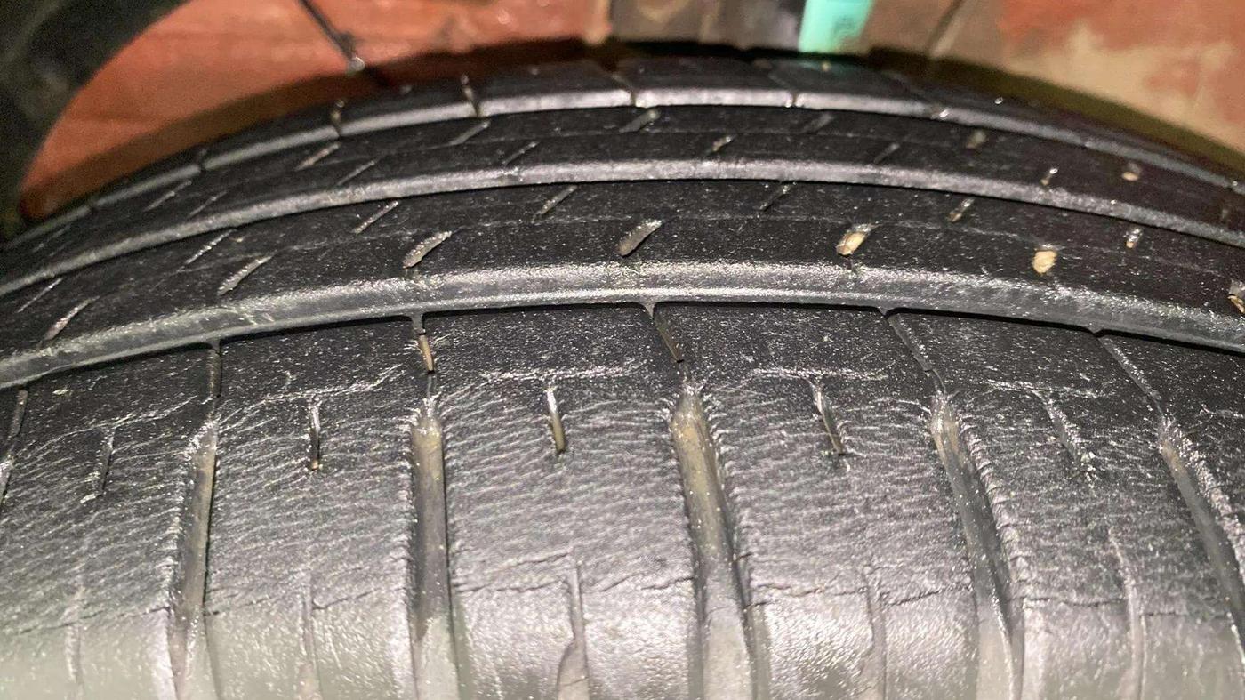2017 Maruti Dzire ZDI PLUS AMT, Diesel, Automatic, 11,330 km, Left Front Tyre Tread