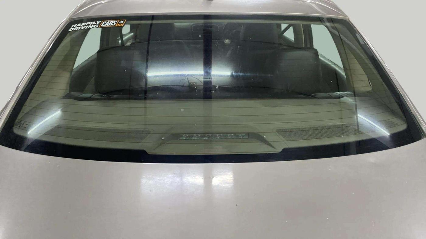 2013 Skoda Rapid AMBITION 1.6 MPI MT, Petrol, Manual, 82,407 km, Rear Windshield