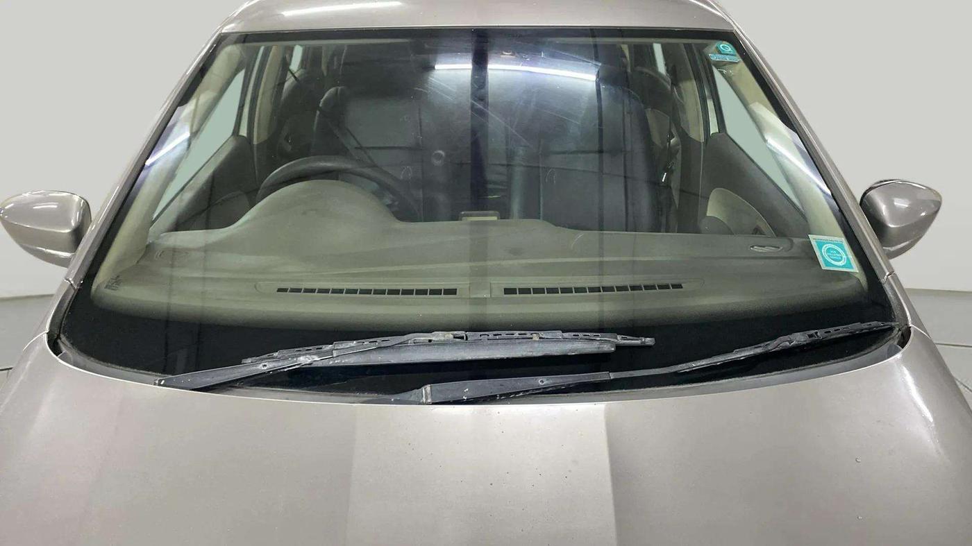 2013 Skoda Rapid AMBITION 1.6 MPI MT, Petrol, Manual, 82,407 km, Front Windshield