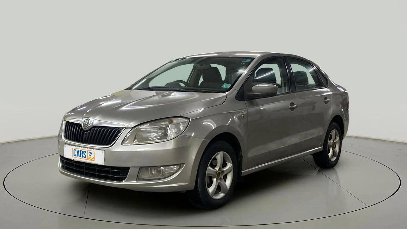 2013 Skoda Rapid AMBITION 1.6 MPI MT, Petrol, Manual, 82,407 km, Left Front Diagonal