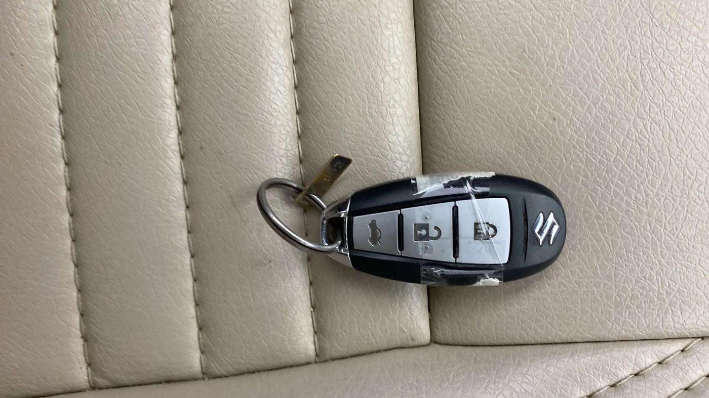 2017 Maruti Ciaz ZETA 1.4  MT PETROL, Petrol, Manual, 94,529 km, Key Close Up