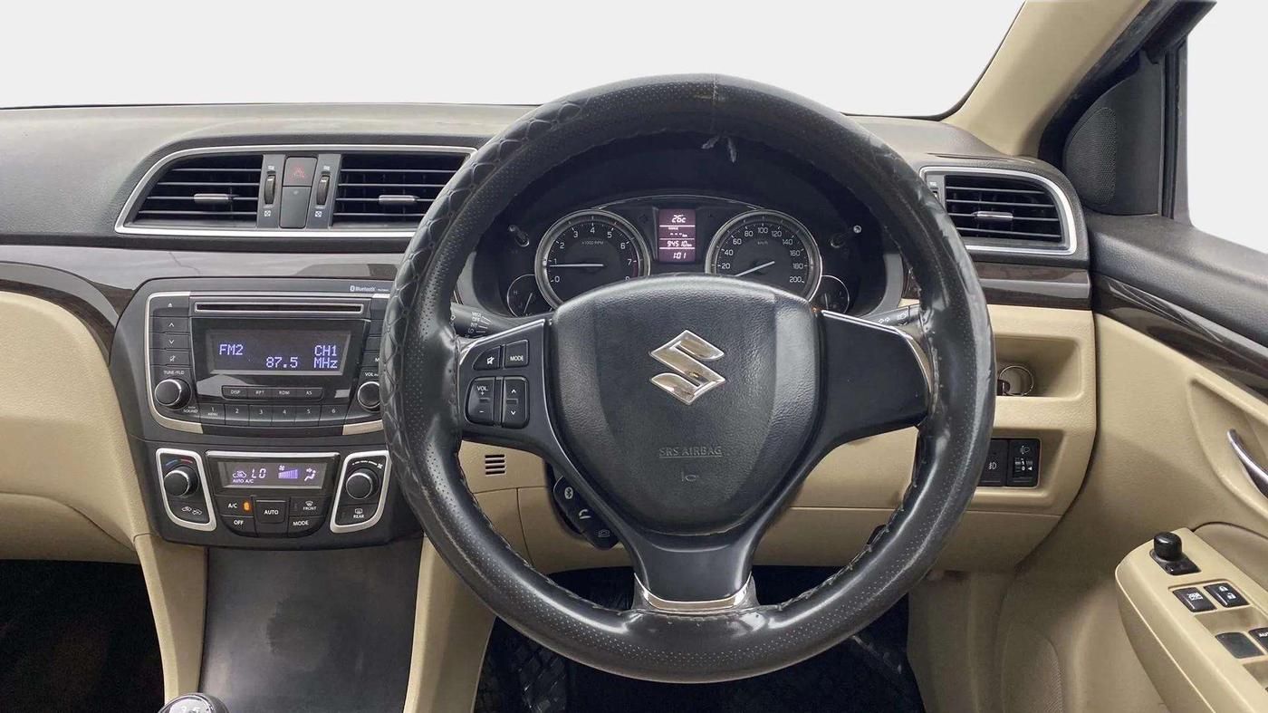 2017 Maruti Ciaz ZETA 1.4  MT PETROL, Petrol, Manual, 94,529 km, Steering Wheel Close Up