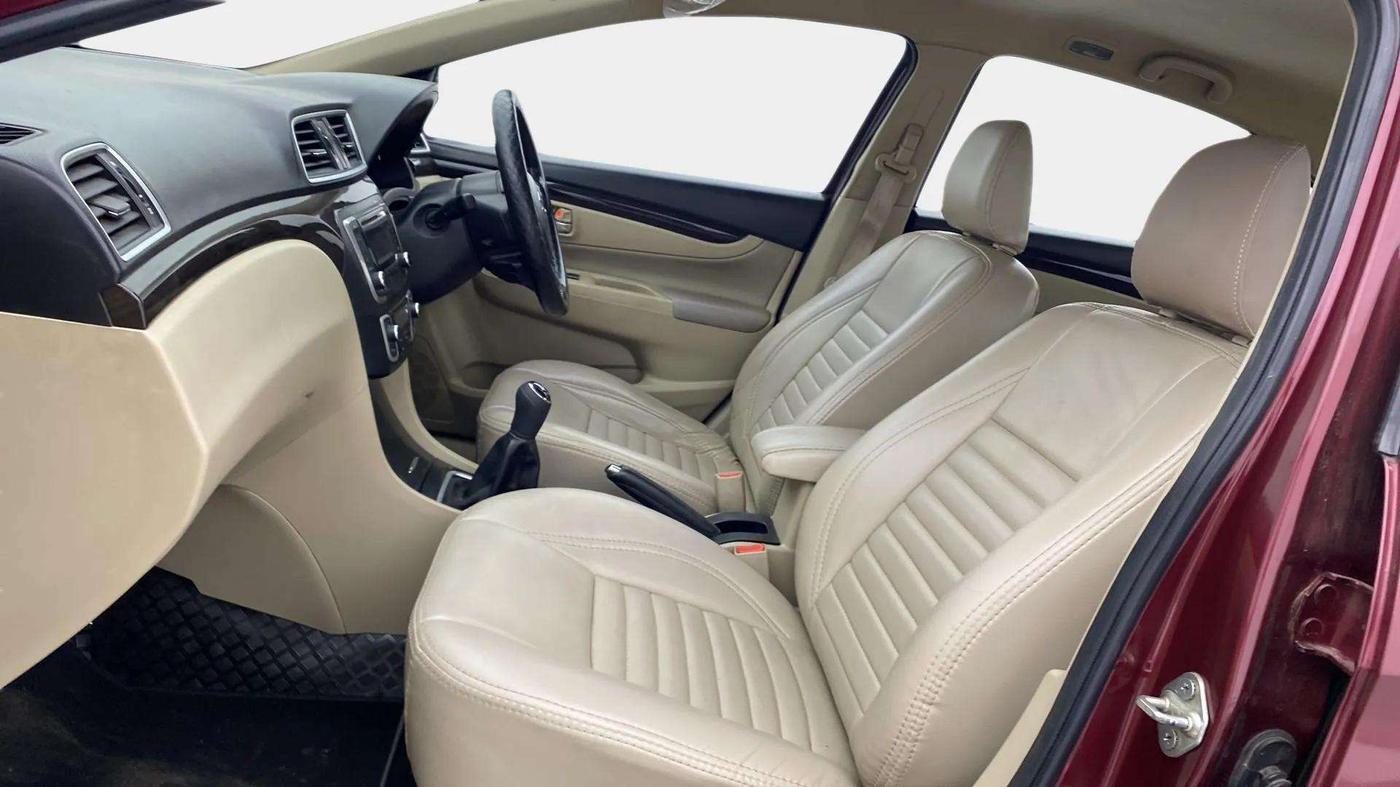 2017 Maruti Ciaz ZETA 1.4  MT PETROL, Petrol, Manual, 94,529 km, Right Side Front Door Cabin