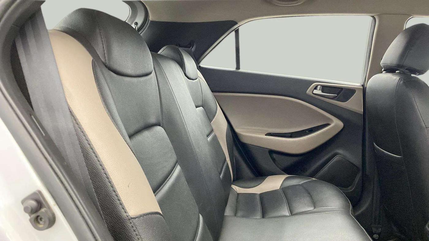 2015 Hyundai Elite i20 SPORTZ 1.2, Petrol, Manual, 72,064 km, Right Side Rear Door Cabin
