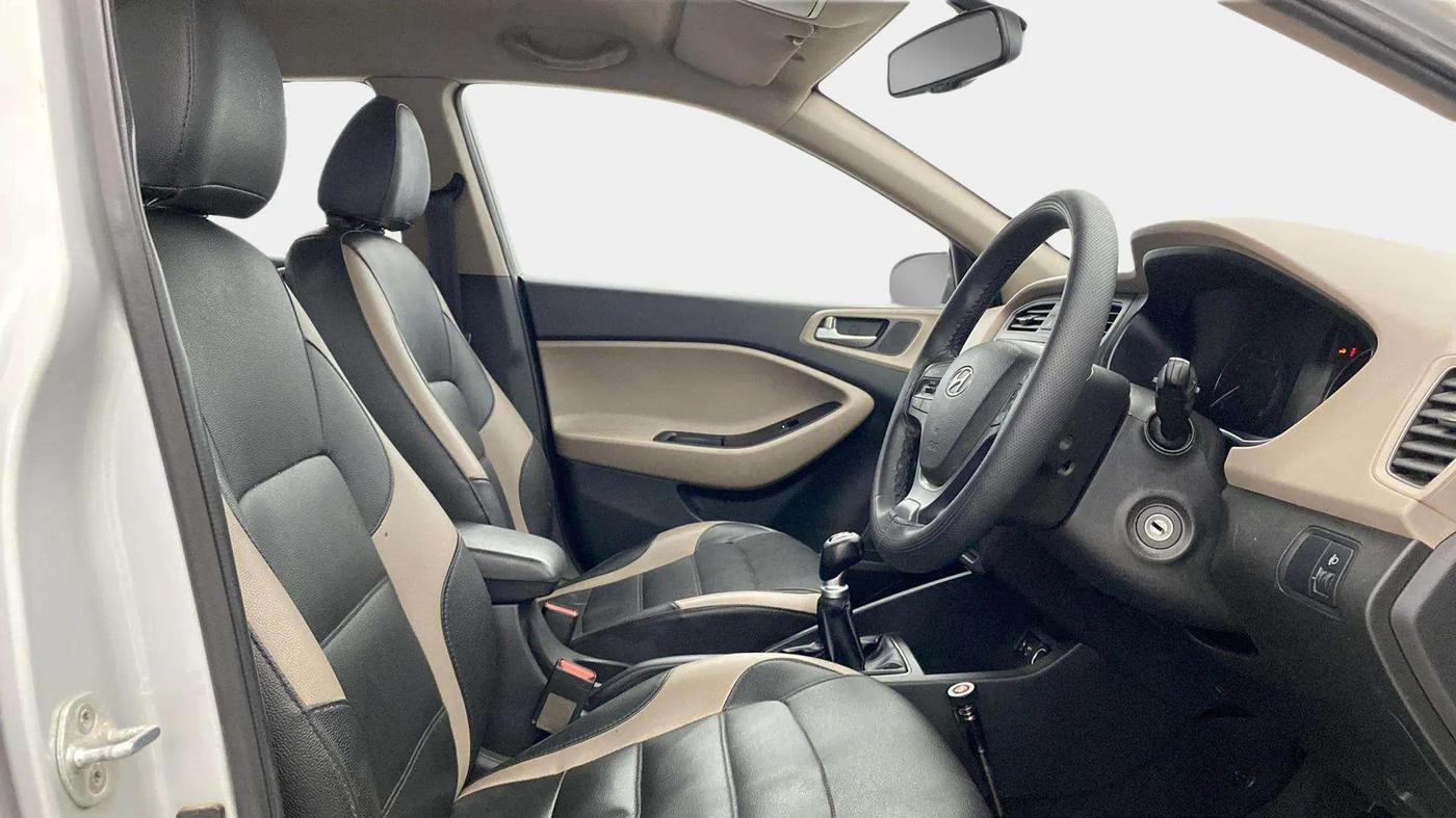 2015 Hyundai Elite i20 SPORTZ 1.2, Petrol, Manual, 72,064 km, Right Side Front Door Cabin