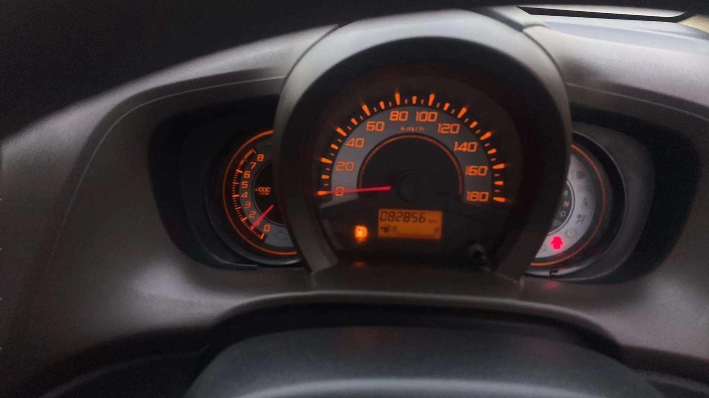 2013 Honda Brio VX AT, Petrol, Automatic, 82,812 km, Odometer Image