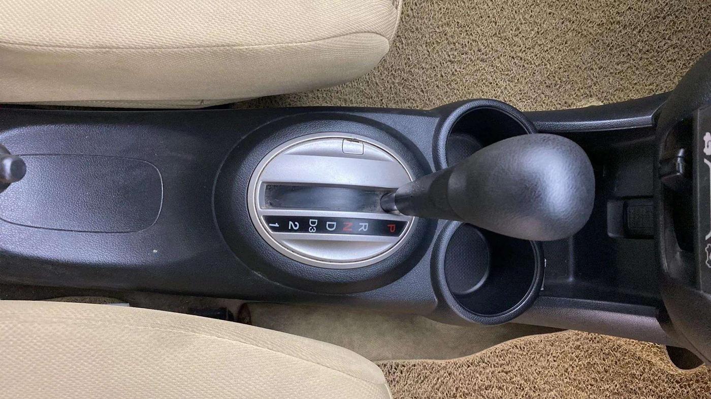 2013 Honda Brio VX AT, Petrol, Automatic, 82,812 km, Gear Lever